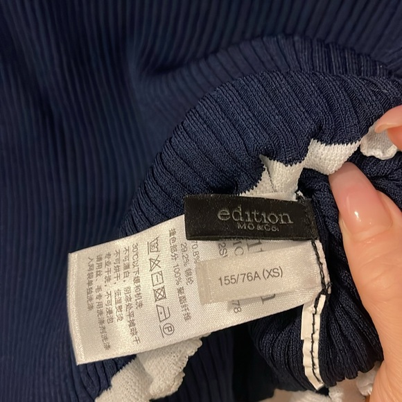 Edition mo & co Navy dark blue knit top short sleeve white scallop edge size XS - Picture 2 of 5